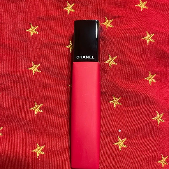 CHANEL Rouge Allure Liquid Powder in Bold Red - Picture 1 of 2